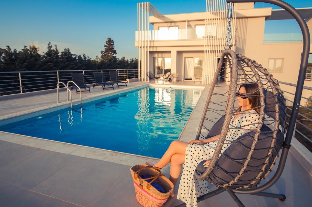 Io Luxury Pool & Hot Tub Suites Preveza Buitenkant foto