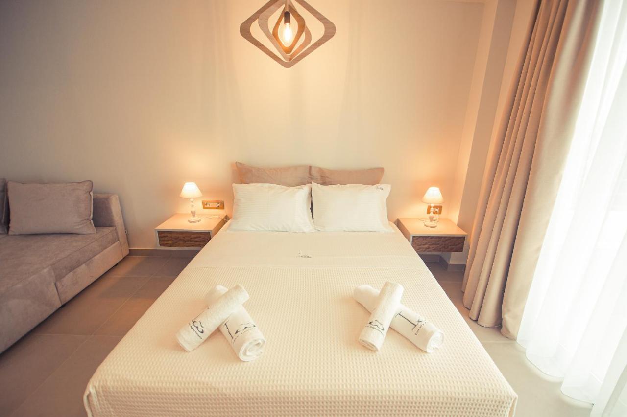 Io Luxury Pool & Hot Tub Suites Preveza Buitenkant foto