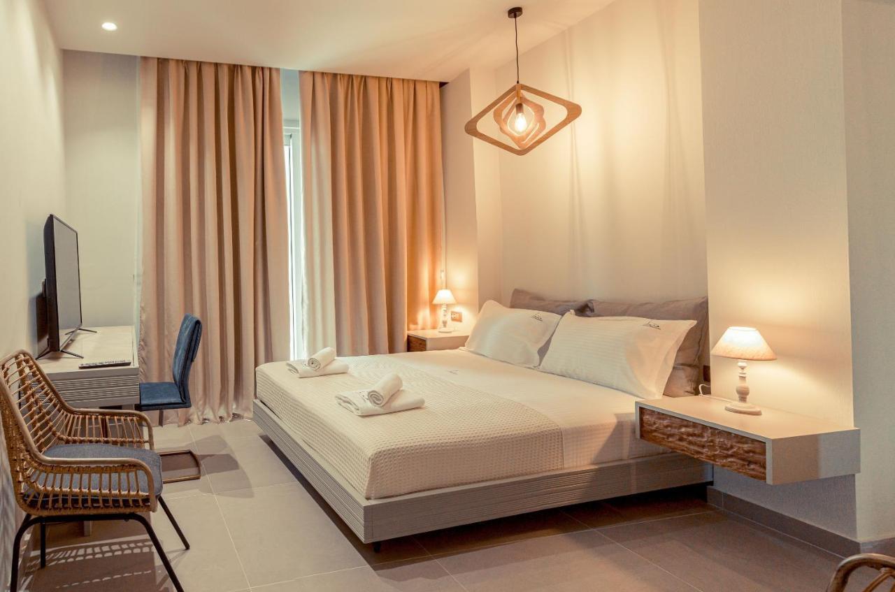 Io Luxury Pool & Hot Tub Suites Preveza Buitenkant foto