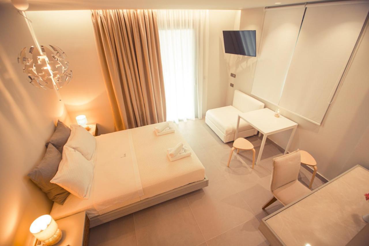 Io Luxury Pool & Hot Tub Suites Preveza Buitenkant foto