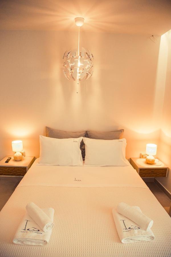 Io Luxury Pool & Hot Tub Suites Preveza Buitenkant foto