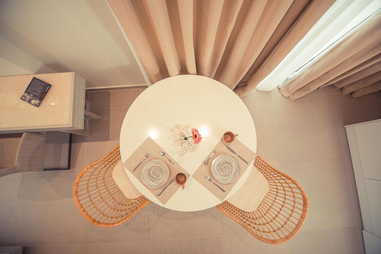 Io Luxury Pool & Hot Tub Suites Preveza Buitenkant foto