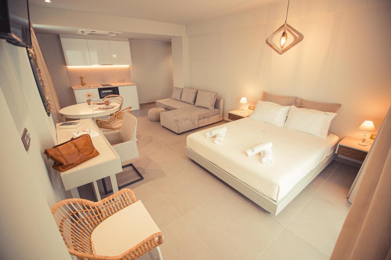 Io Luxury Pool & Hot Tub Suites Preveza Buitenkant foto