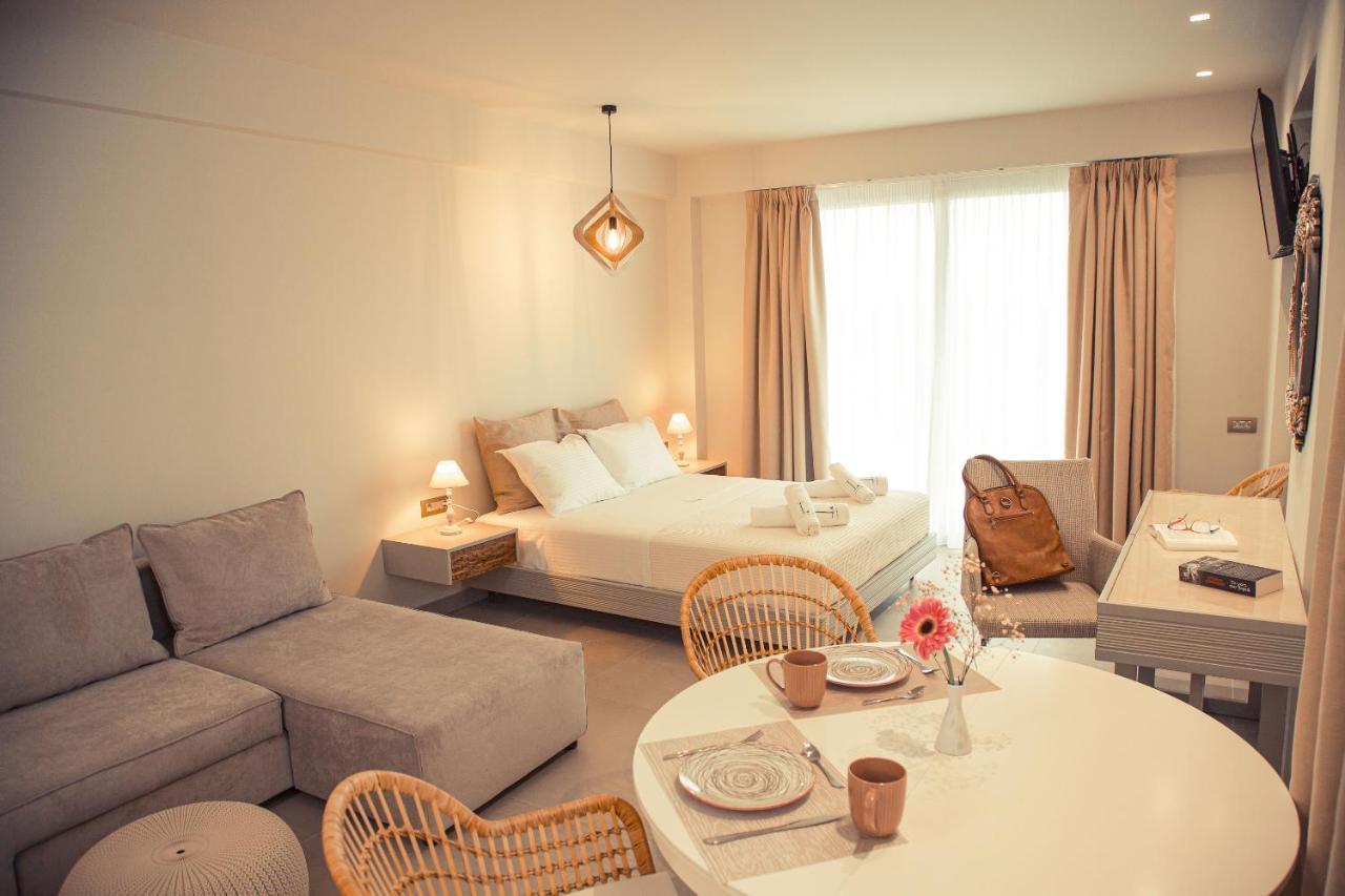 Io Luxury Pool & Hot Tub Suites Preveza Buitenkant foto