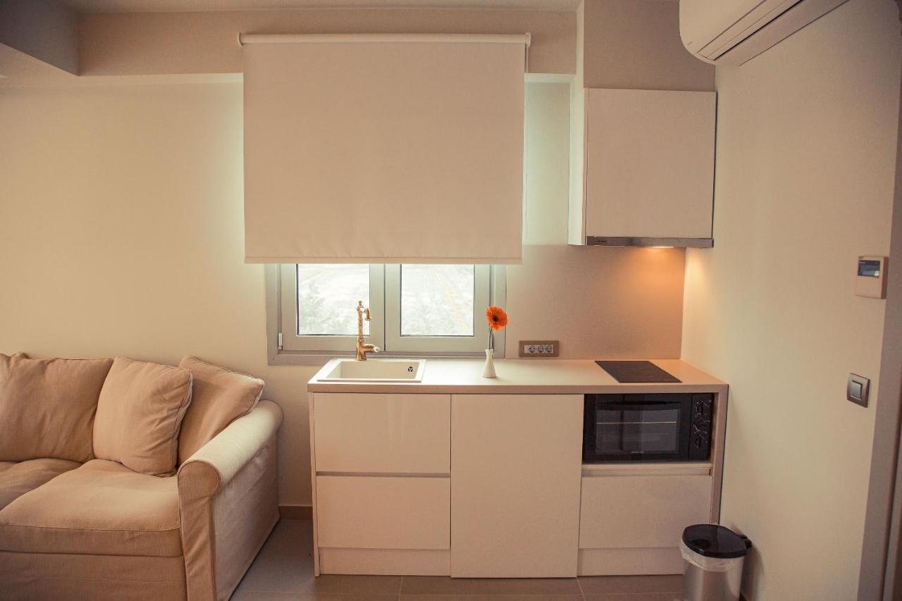 Io Luxury Pool & Hot Tub Suites Preveza Buitenkant foto