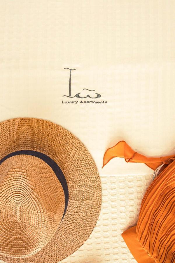 Io Luxury Pool & Hot Tub Suites Preveza Buitenkant foto