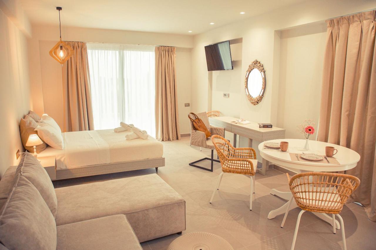 Io Luxury Pool & Hot Tub Suites Preveza Buitenkant foto