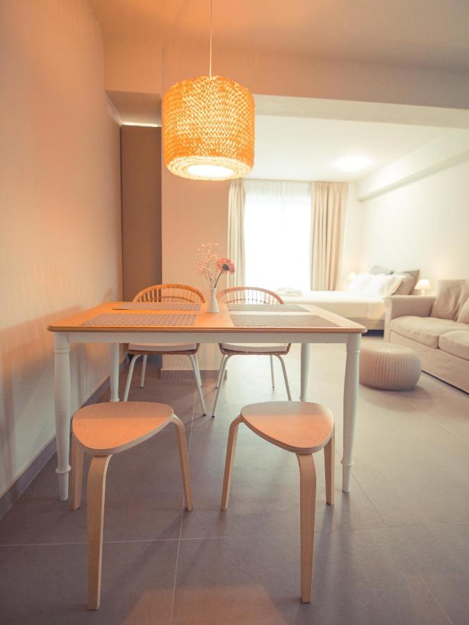 Io Luxury Pool & Hot Tub Suites Preveza Buitenkant foto