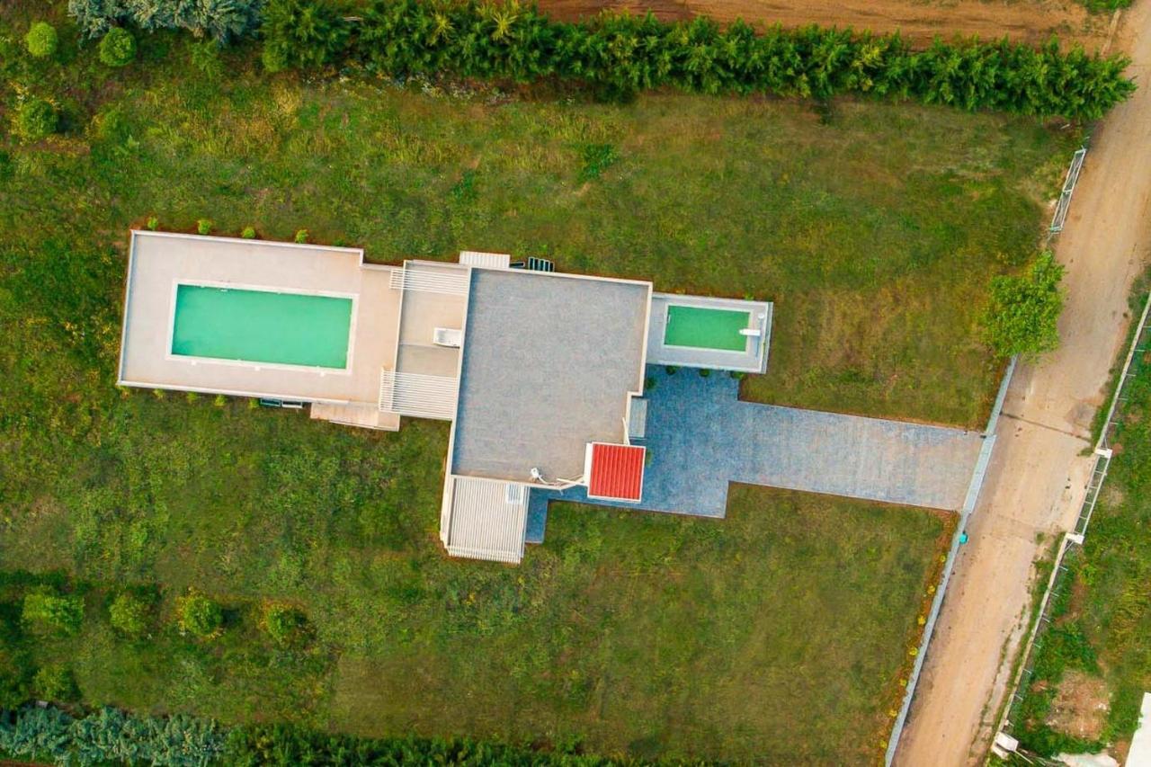 Io Luxury Pool & Hot Tub Suites Preveza Buitenkant foto