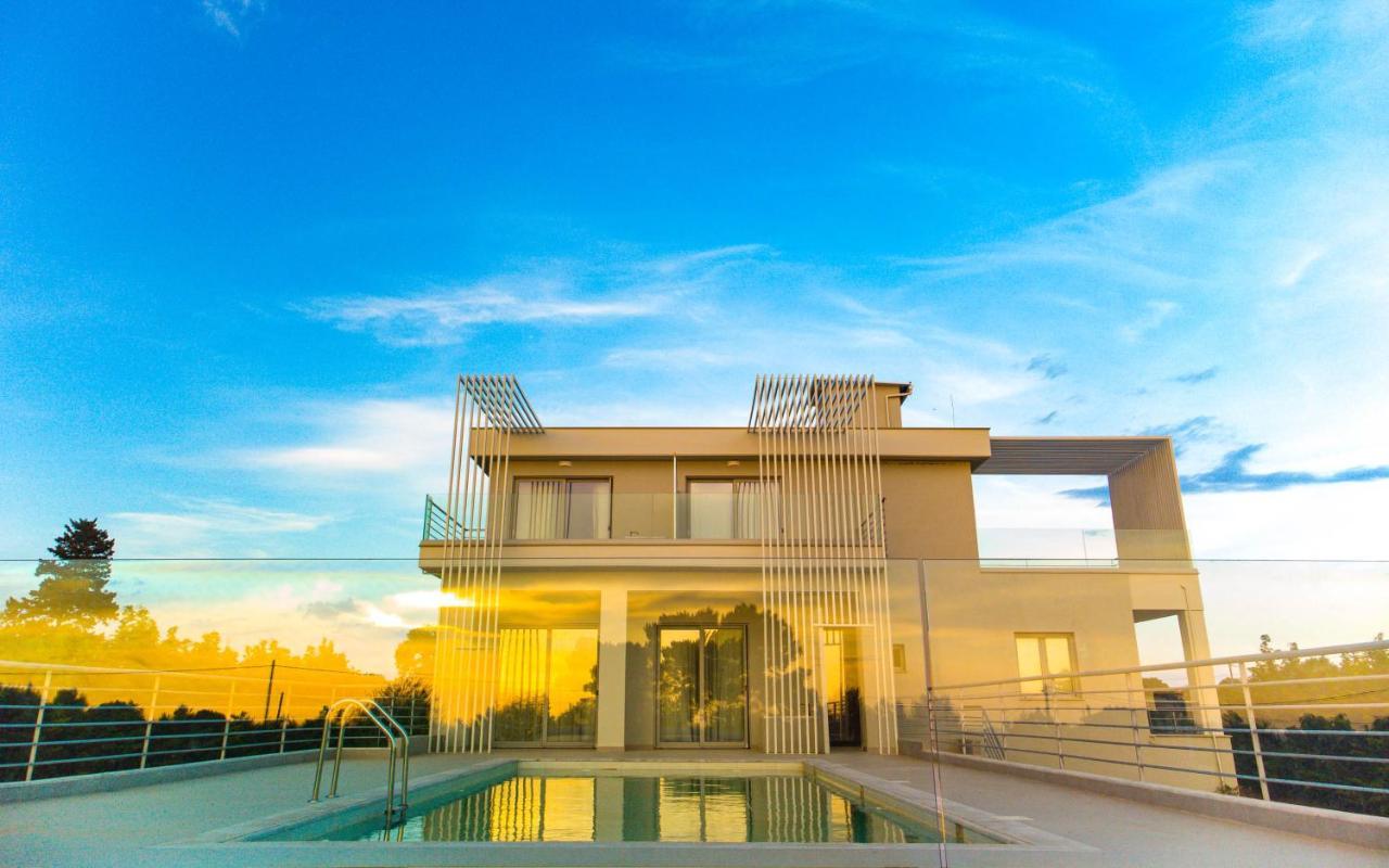 Io Luxury Pool & Hot Tub Suites Preveza Buitenkant foto