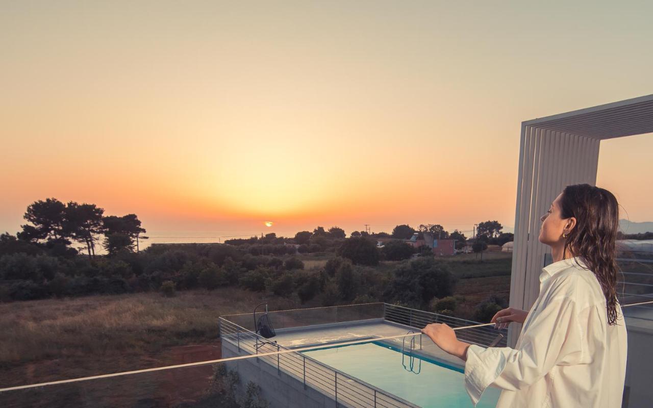 Io Luxury Pool & Hot Tub Suites Preveza Buitenkant foto