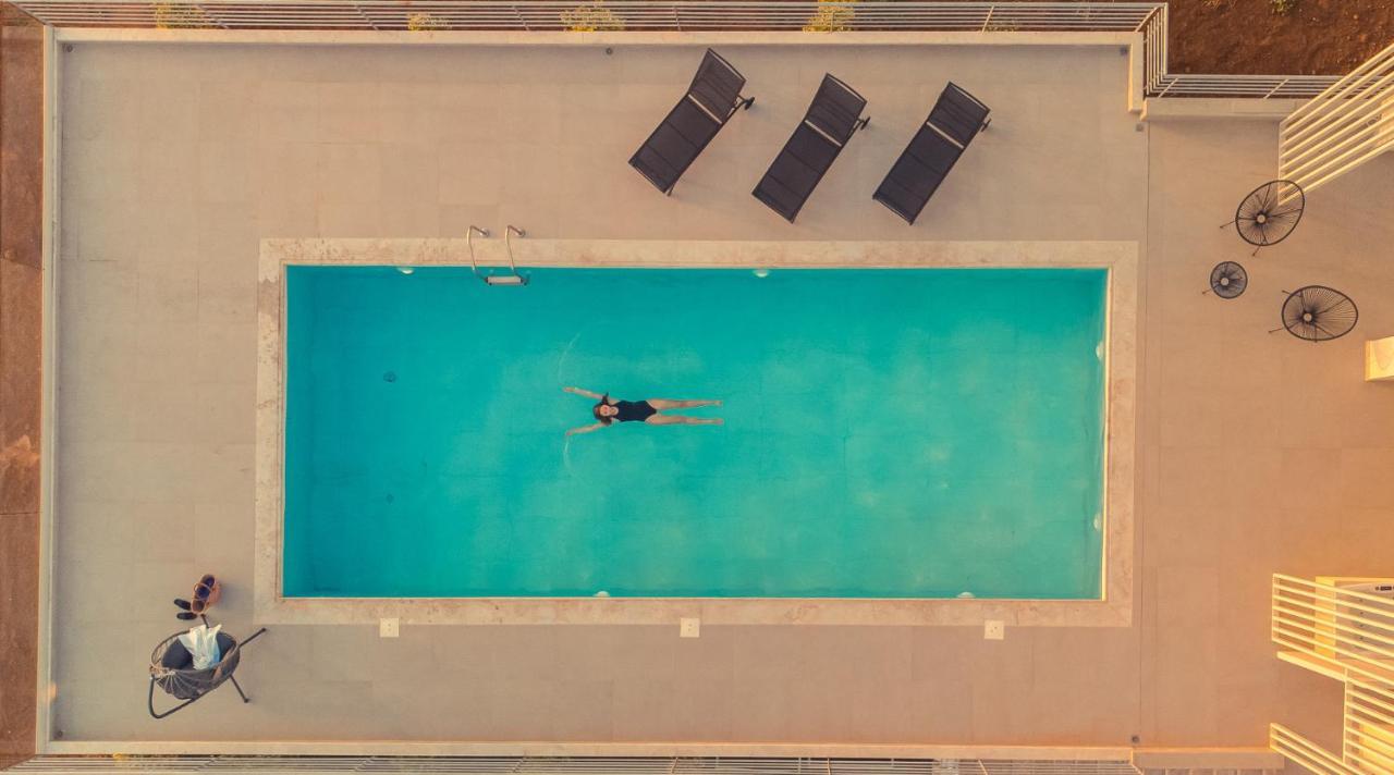 Io Luxury Pool & Hot Tub Suites Preveza Buitenkant foto