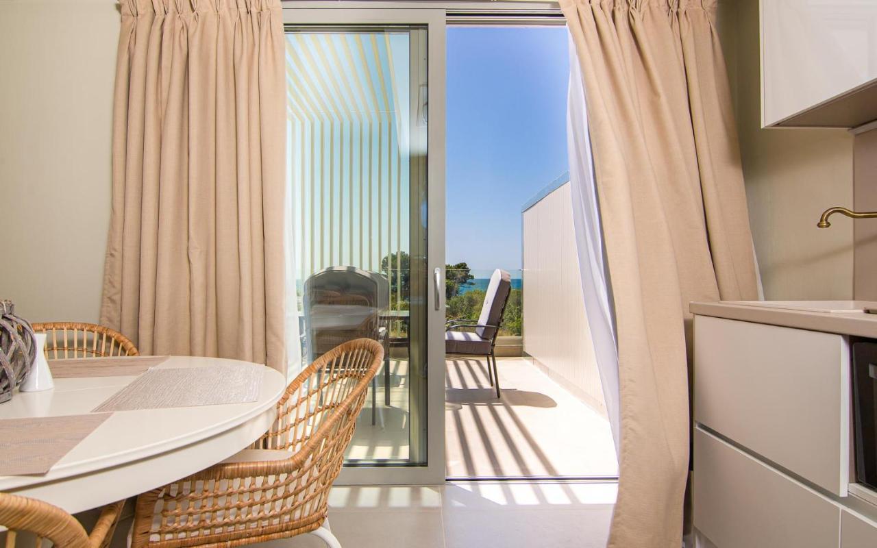 Io Luxury Pool & Hot Tub Suites Preveza Buitenkant foto