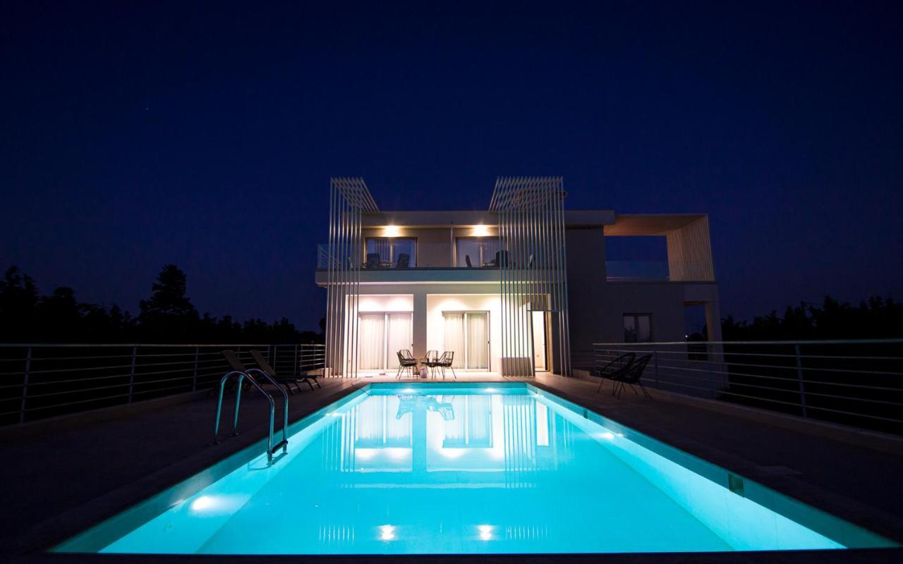 Io Luxury Pool & Hot Tub Suites Preveza Buitenkant foto