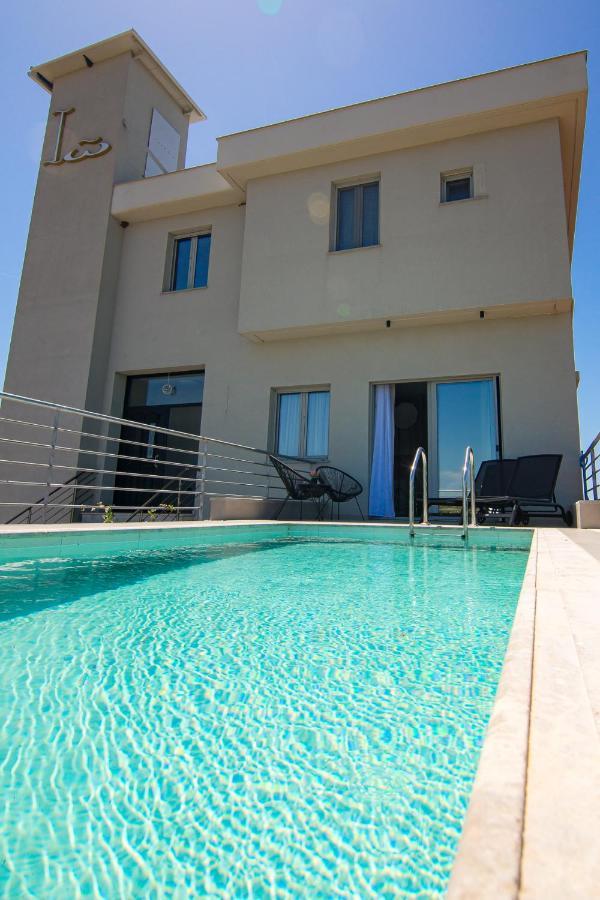 Io Luxury Pool & Hot Tub Suites Preveza Buitenkant foto