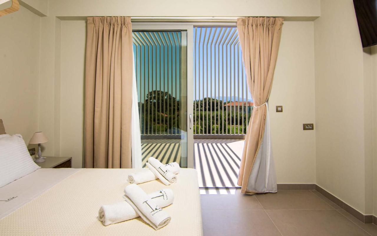 Io Luxury Pool & Hot Tub Suites Preveza Buitenkant foto