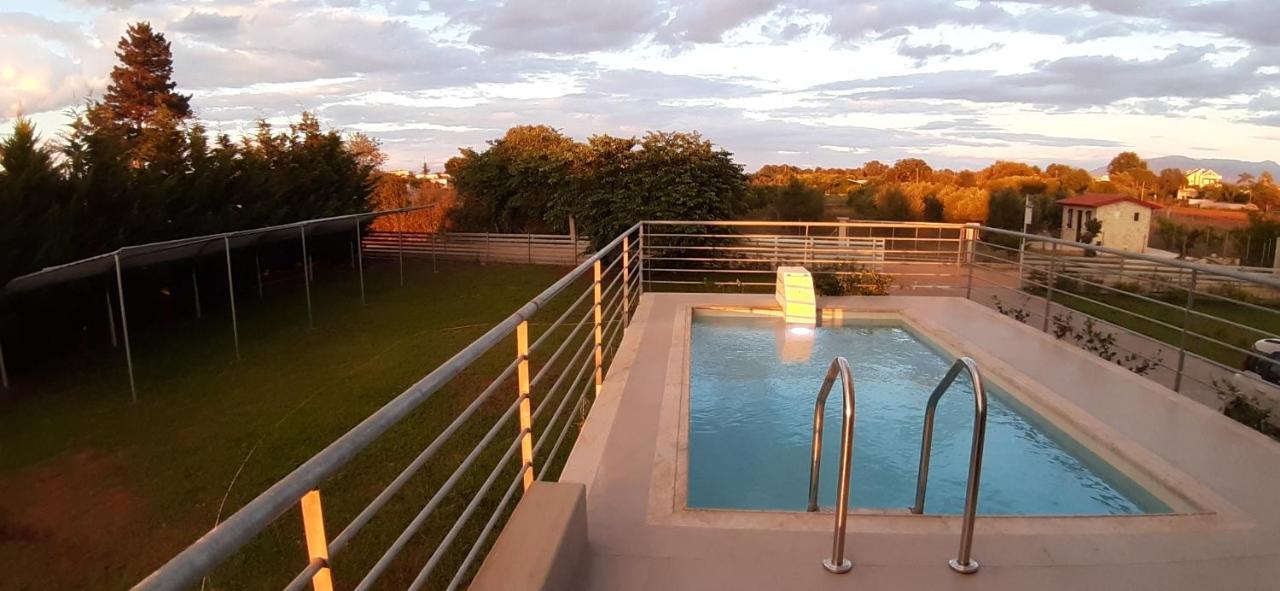 Io Luxury Pool & Hot Tub Suites Preveza Buitenkant foto