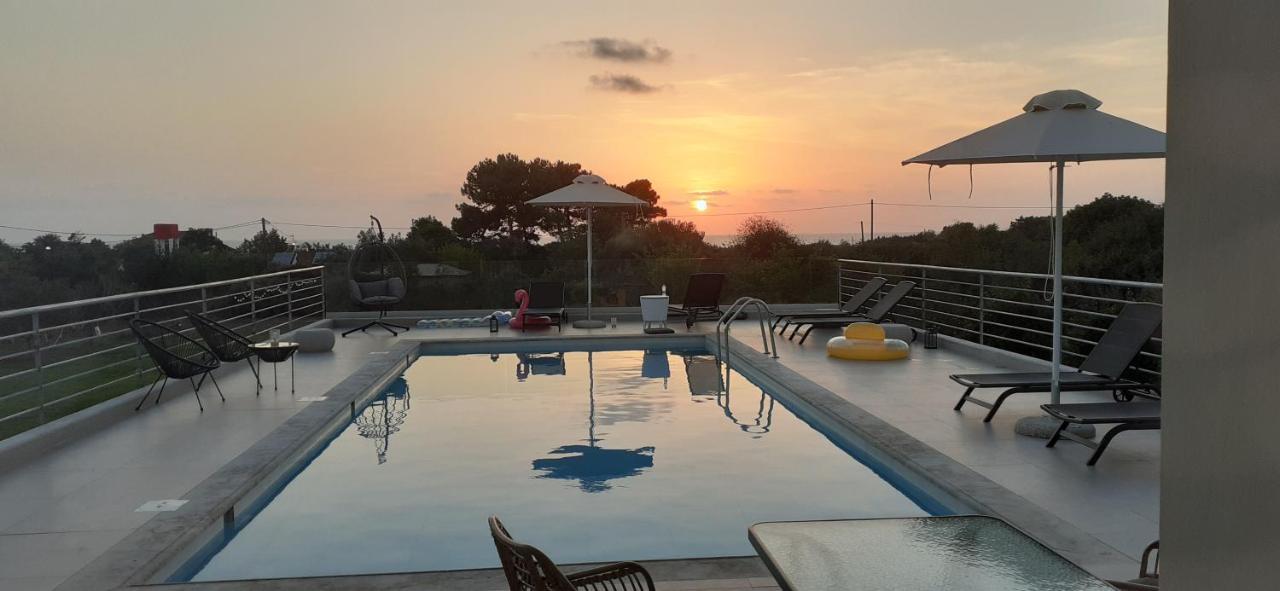 Io Luxury Pool & Hot Tub Suites Preveza Buitenkant foto